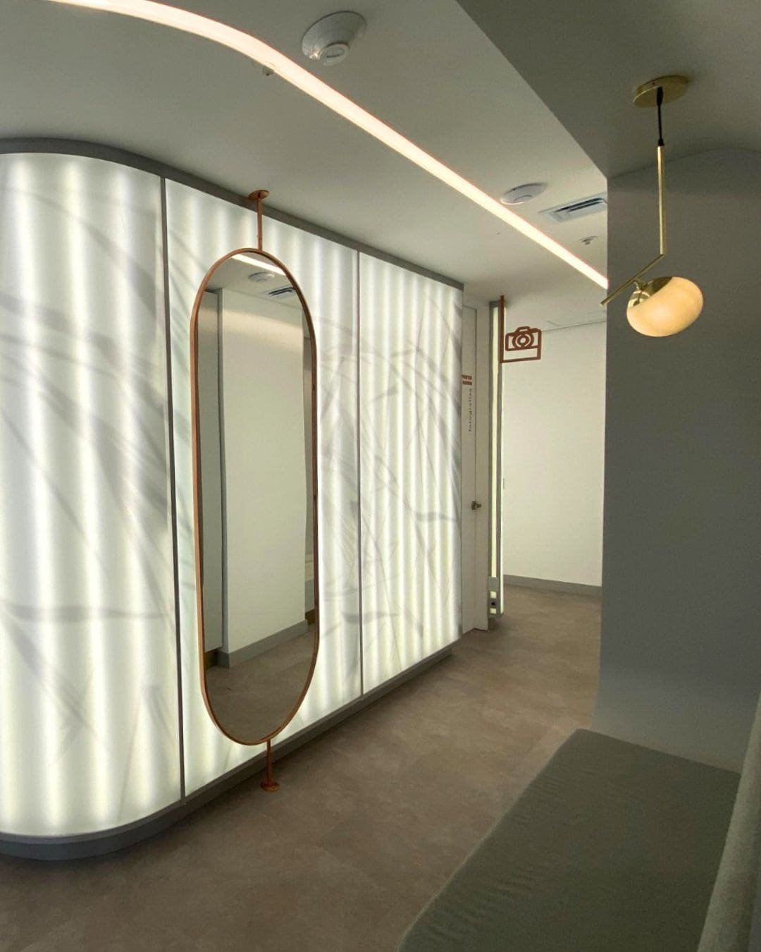 Consultorio del cirujano David Delgado en la Torre Médica Oviedo de Medellín 1