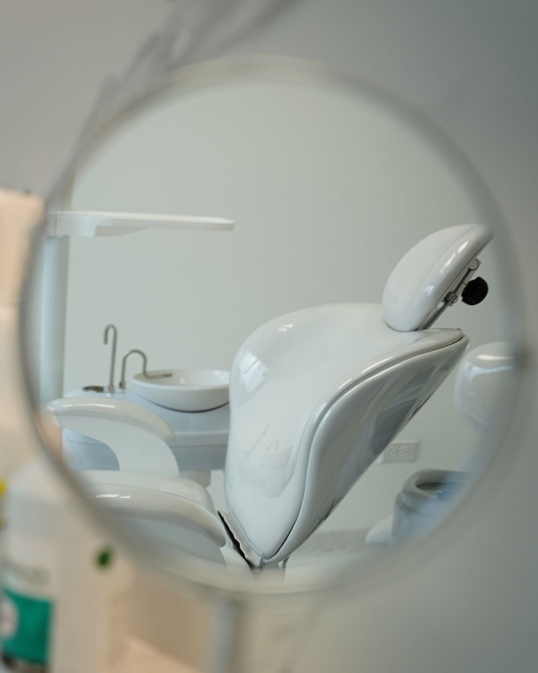 Consultorio del cirujano David Delgado en la Torre Médica Oviedo de Medellín 7