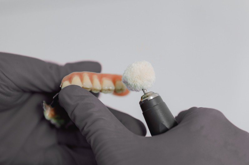 Implantes dentales en Colombia - Be Dharma Dental en Medellín