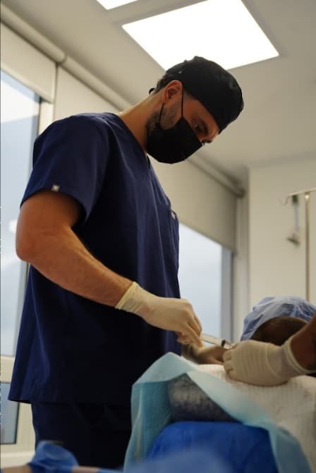 Implante capilar en Colombia- Cirujano Plástico Medellín 1