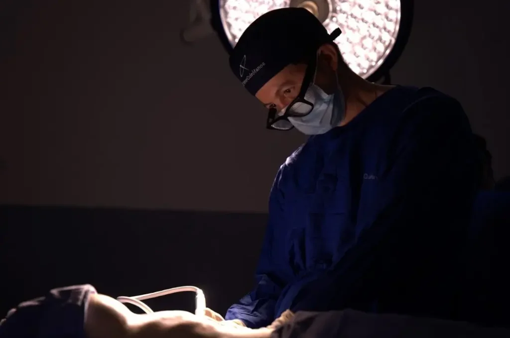 Remodelación costal en Medellín, Colombia, con el cirujano plástico David Delgado